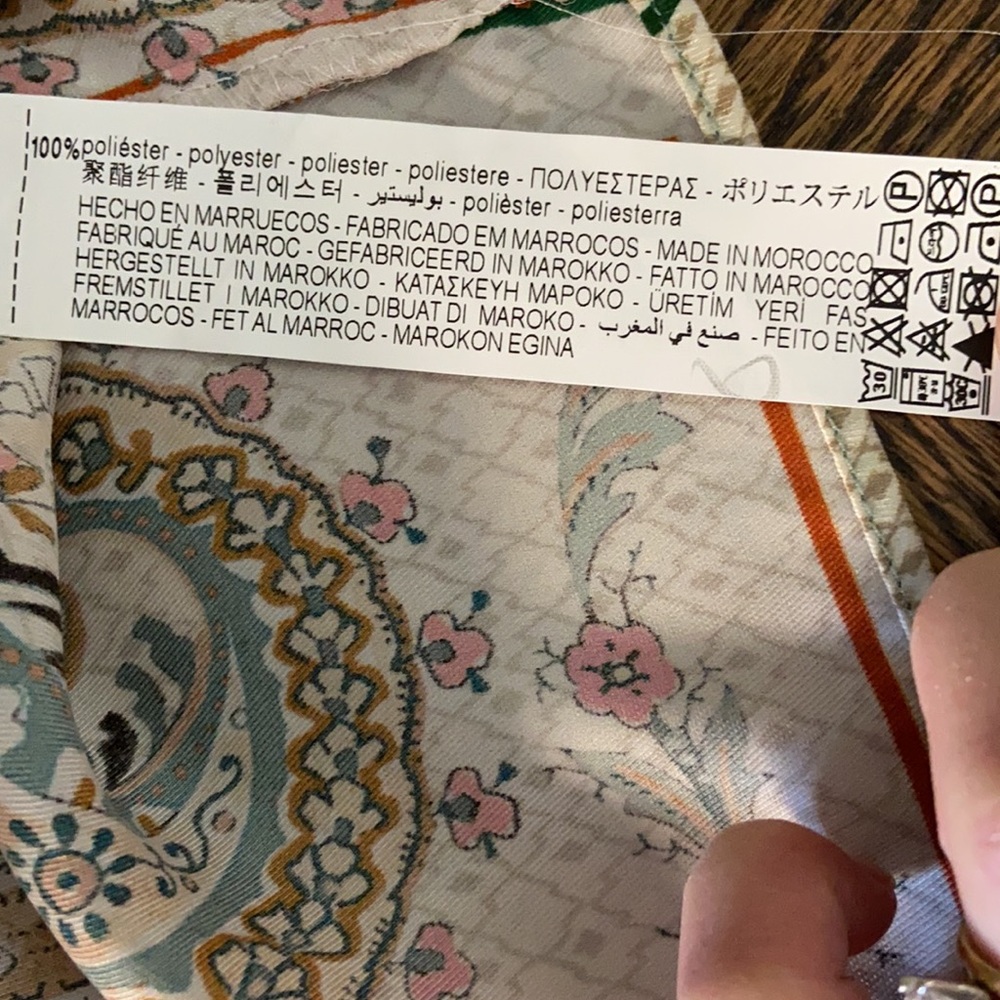 Zara printed button down. - Picture 4 of 4
